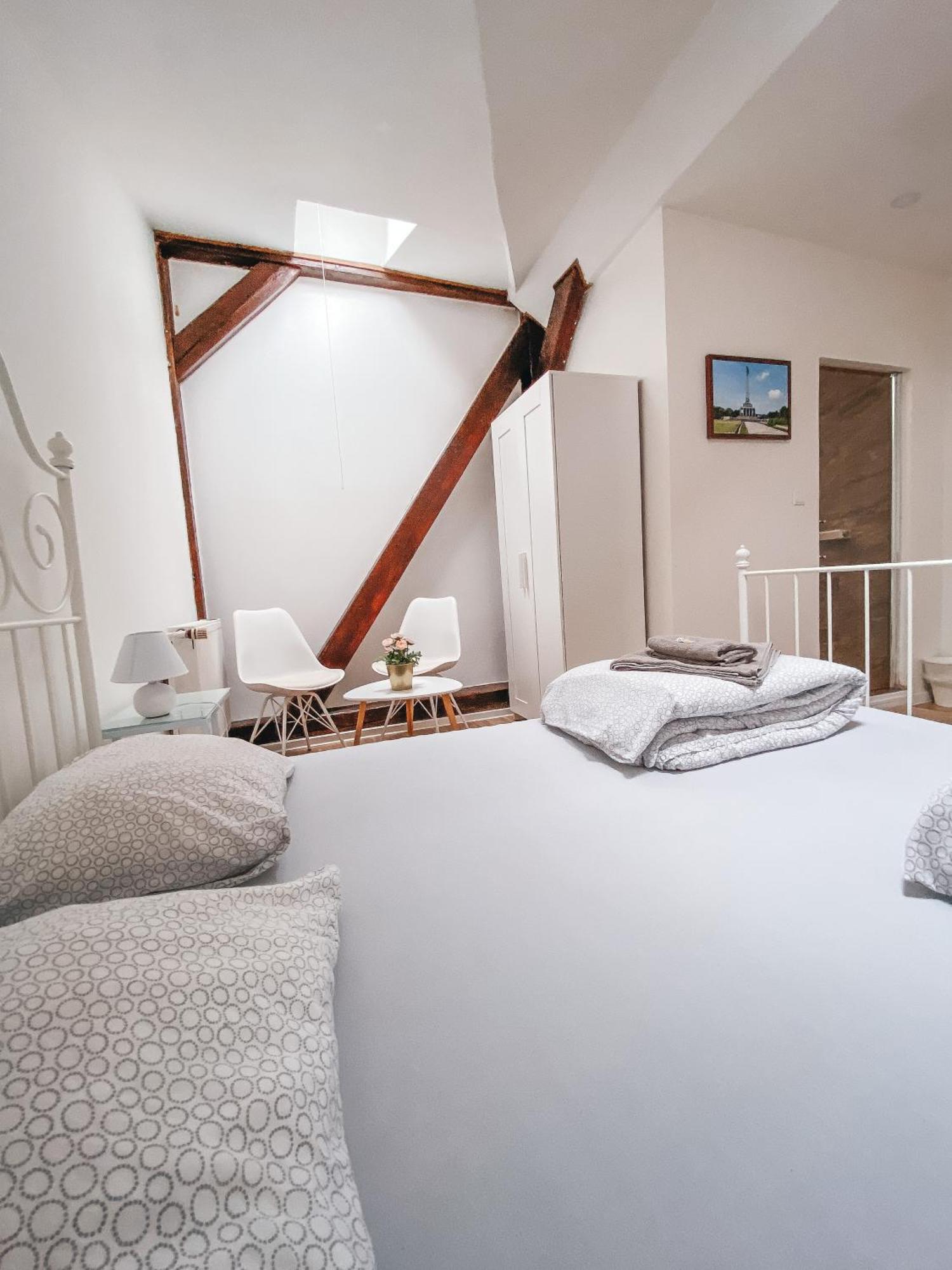 Blue Lotus Apartments ブラチスラヴァ エクステリア 写真