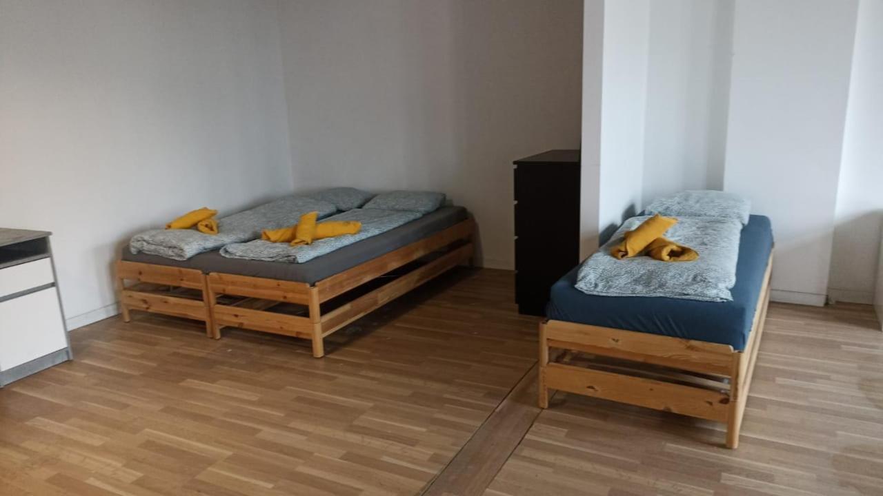 Blue Lotus Apartments ブラチスラヴァ エクステリア 写真